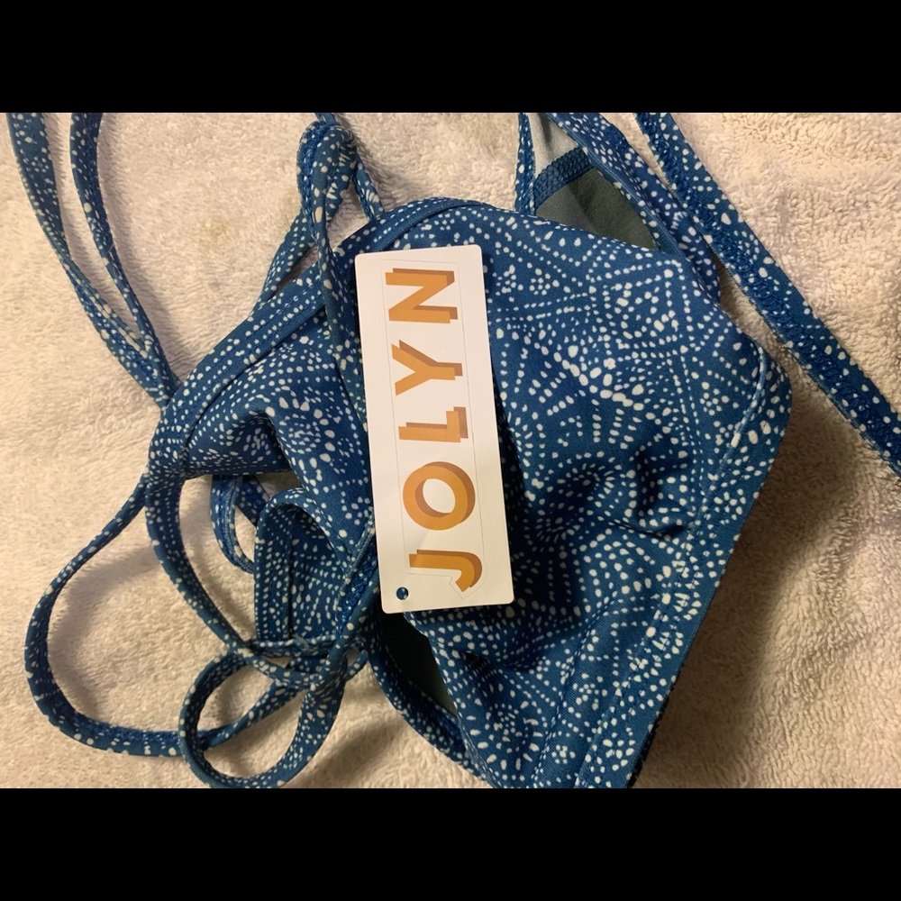 Jolyn 2xl triangle top